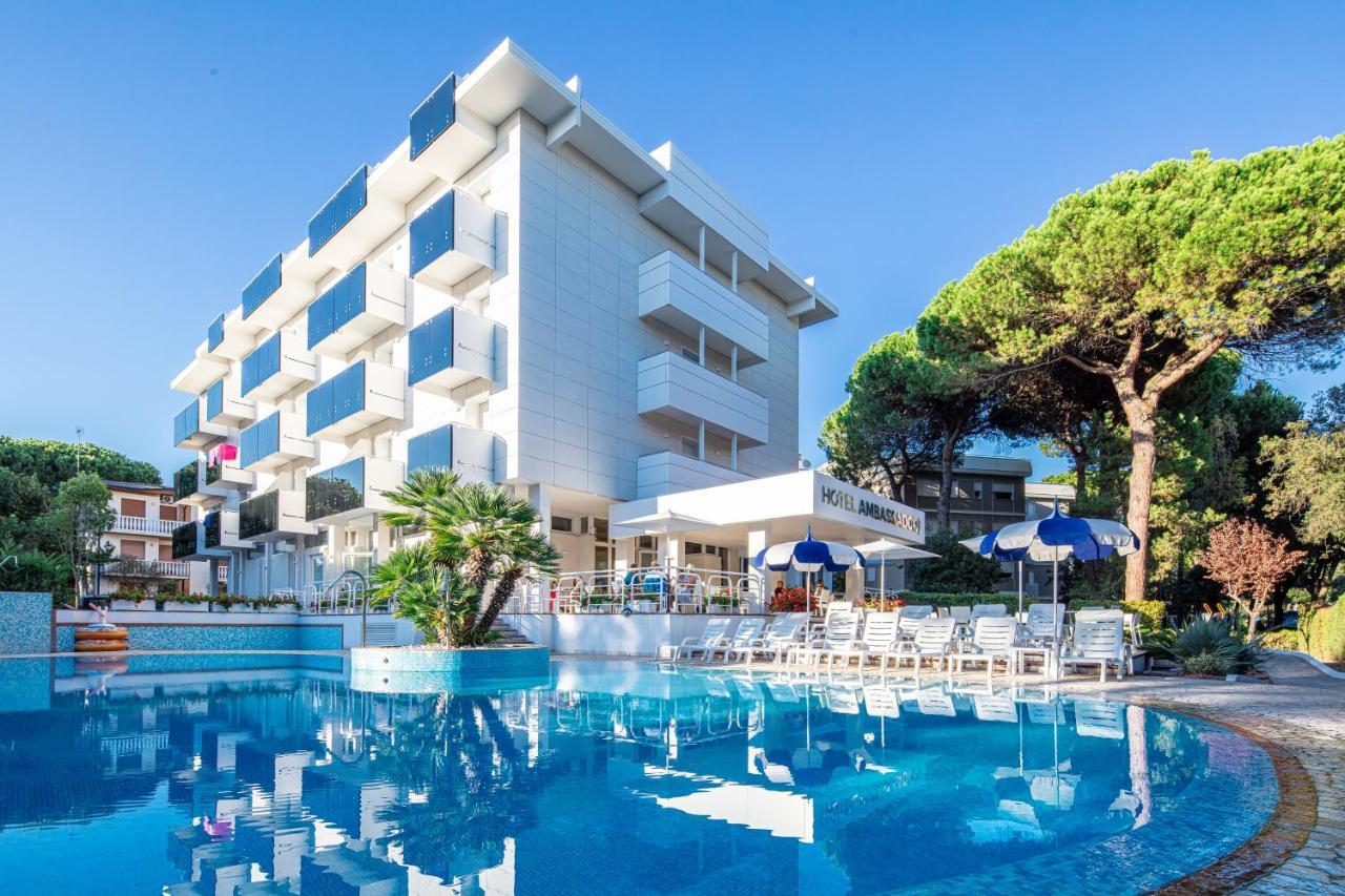 Hotel Ambassador Meuble Lignano Sabbiadoro Exterior foto