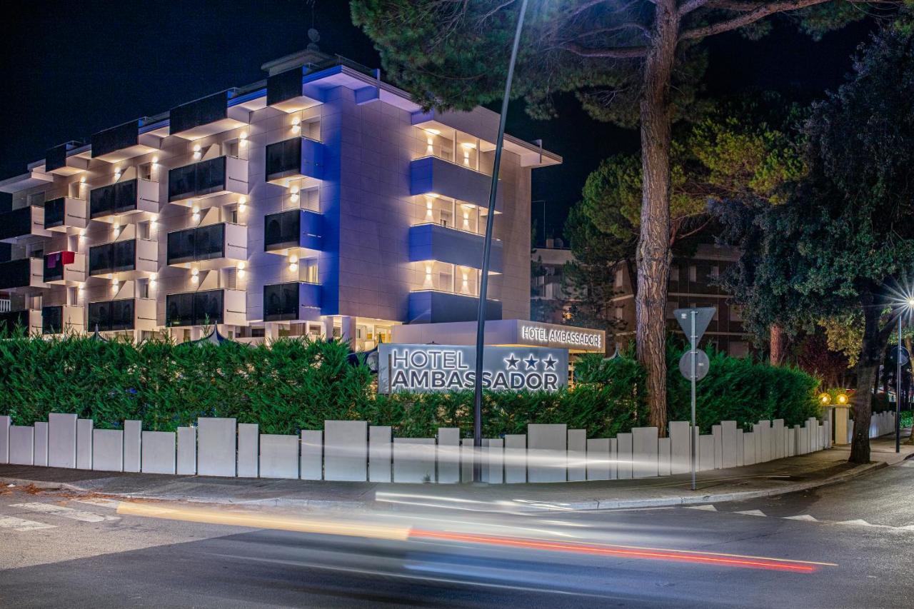 Hotel Ambassador Meuble Lignano Sabbiadoro Exterior foto
