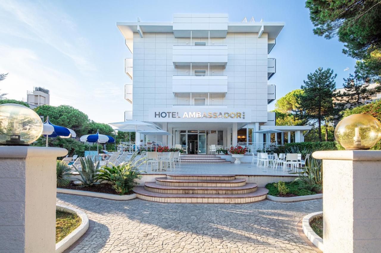 Hotel Ambassador Meuble Lignano Sabbiadoro Exterior foto